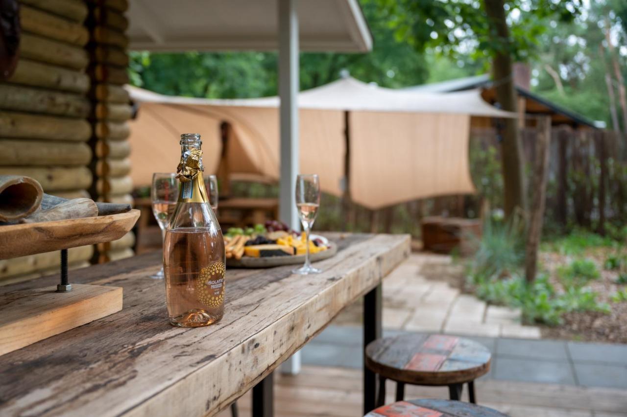 Zen-Bungalow No 4 Met Sauna En Hottub Rheezerveen Exterior photo